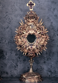 What Is Reliquary Monstrance?