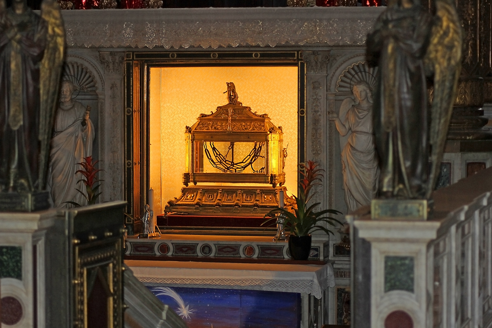 What Is a Relic and What Are the Main Types of Reliquaries